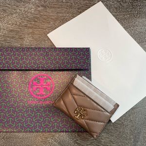 NWT Tory Burch Kira chevron card case in classic taupe